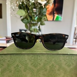 Ray-ban New Wayfarer Tortoise Style RB2132